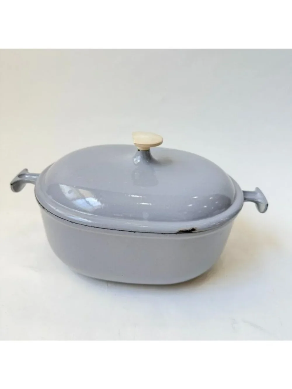 Le Creuset size none